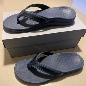 VIONIC Tide II - New In Box - Sz 9